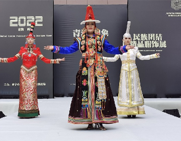 “三八” 妇女节民族服装展 展女性之美