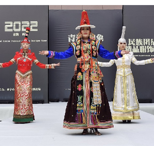 “三八” 妇女节民族服装展 展女性之美