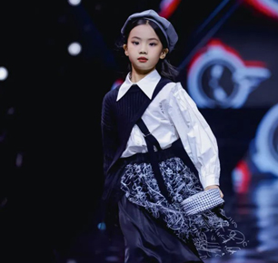 琦瑞德泽压轴登陆2022中国国际儿童时尚周闭幕大秀