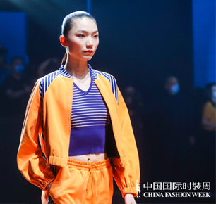 绸都盛泽风尚秀“绿”动中国国际时装周